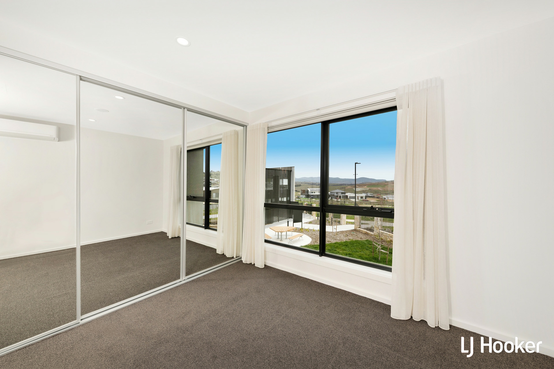 41/6 Inge King Crescent — photo 7 of 11