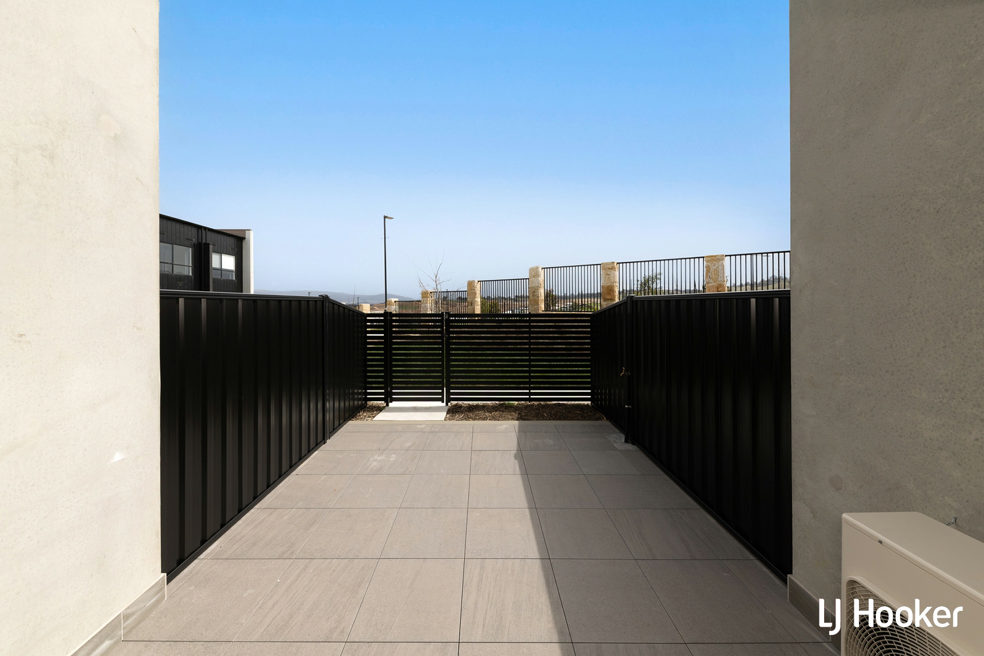 41/6 Inge King Crescent — photo 10 of 11