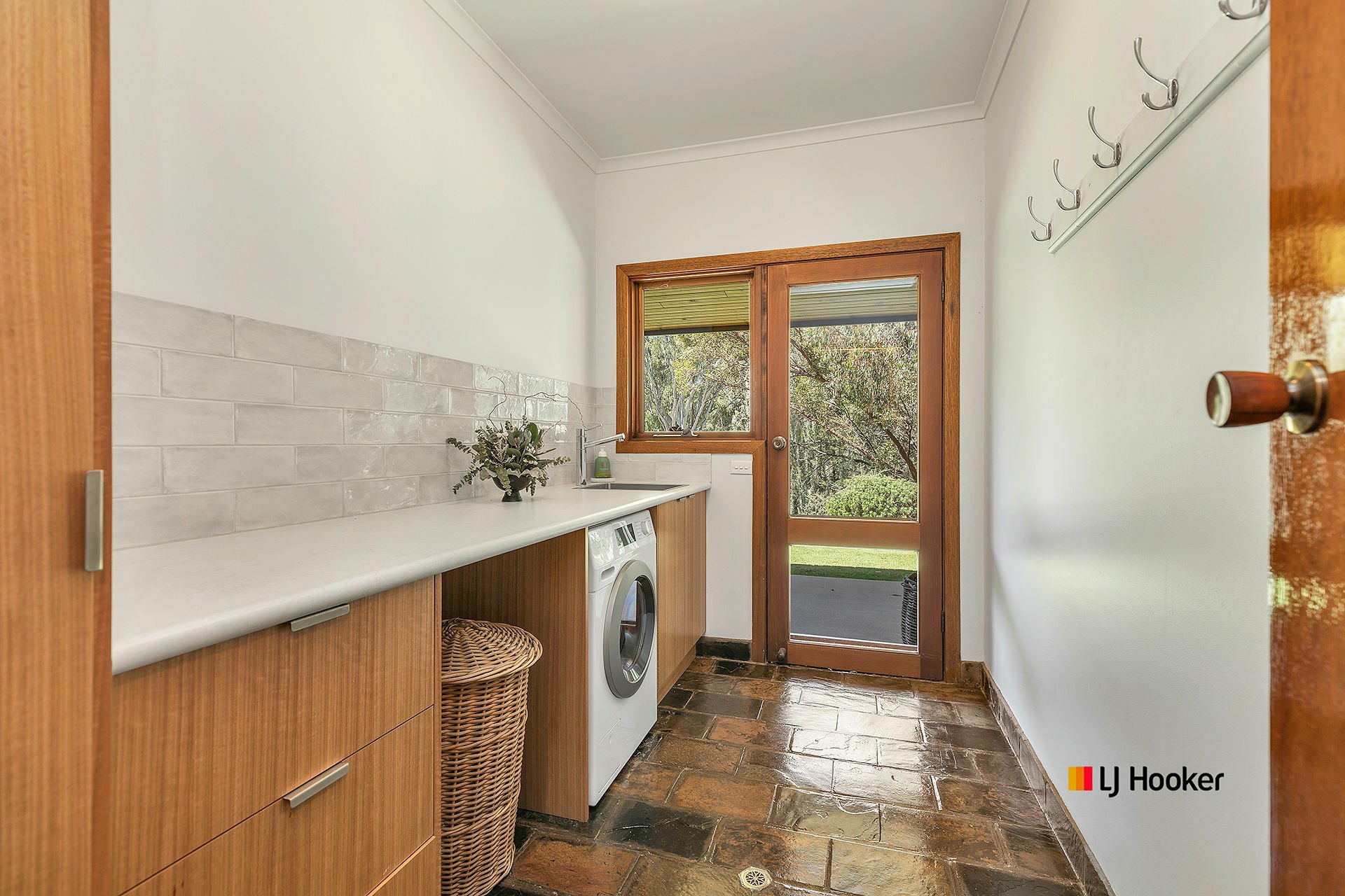 18 Clifton Street East — photo 17 of 27