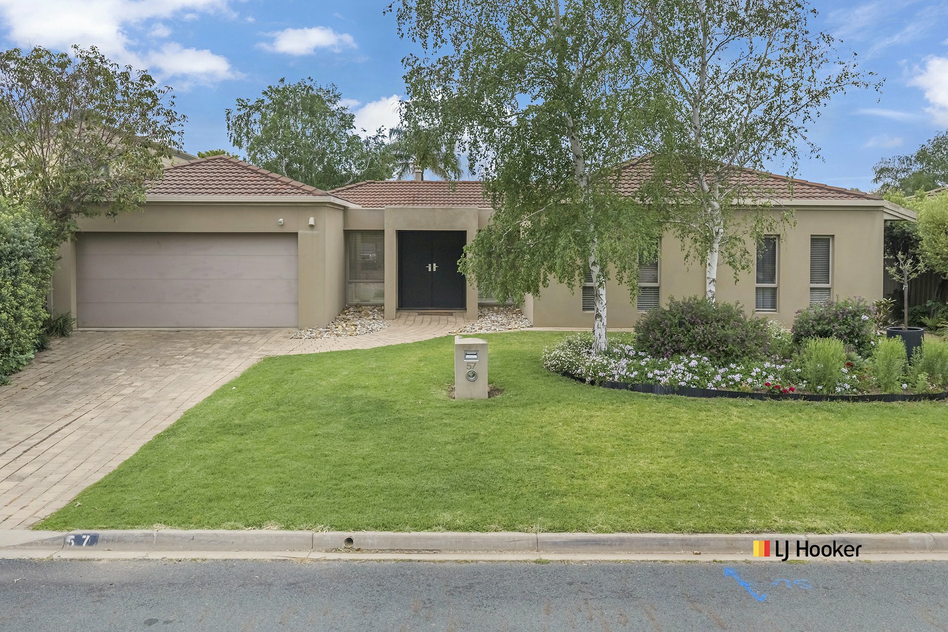 57 Rutley Crescent — photo 3 of 30