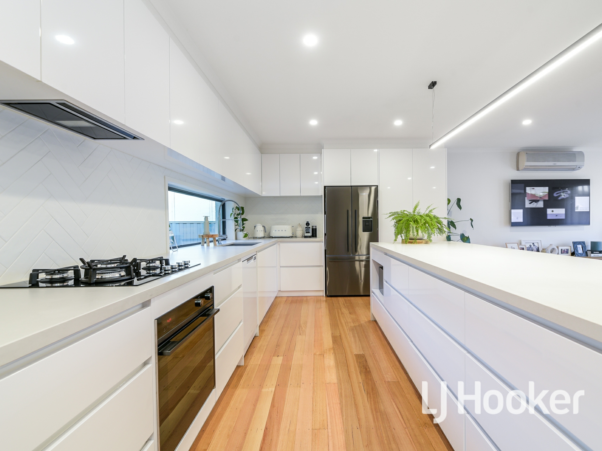 10-12 Browning Road, NAR NAR GOON