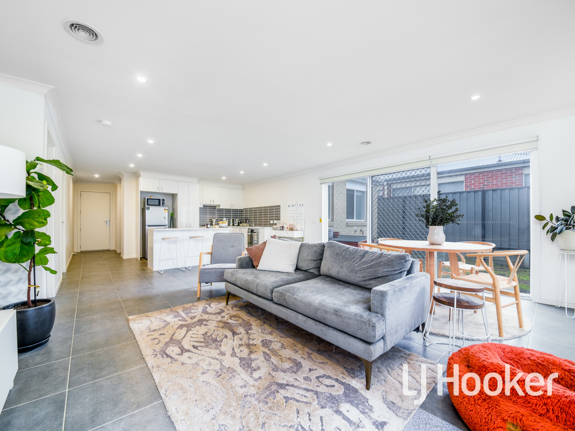 13 Addison Close, OFFICER