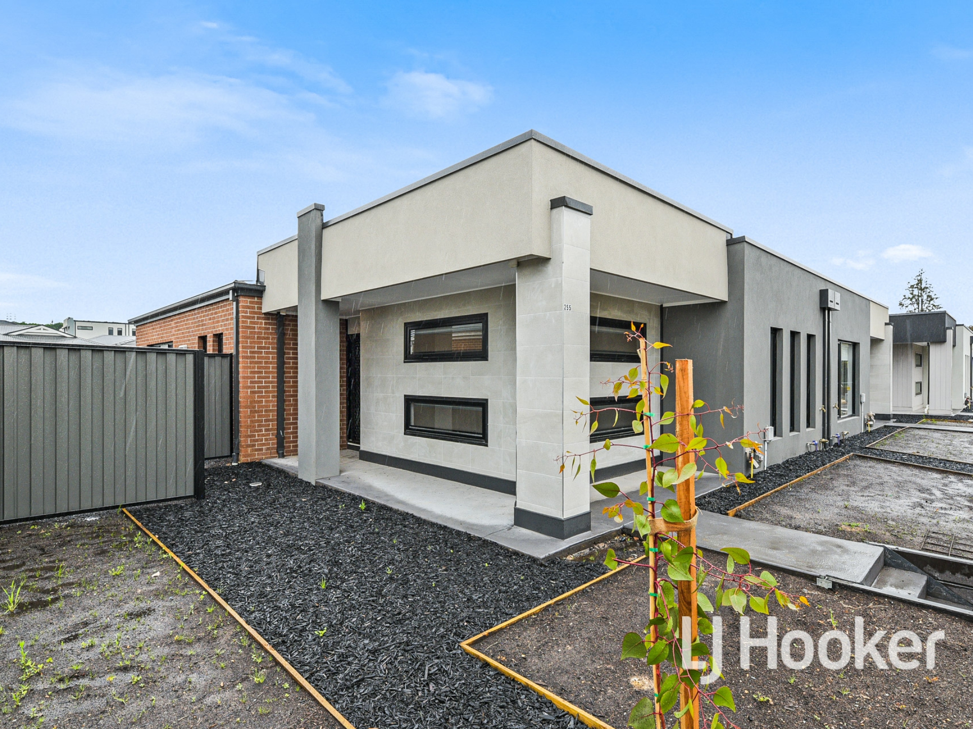 255 Princes Highway, OFFICER