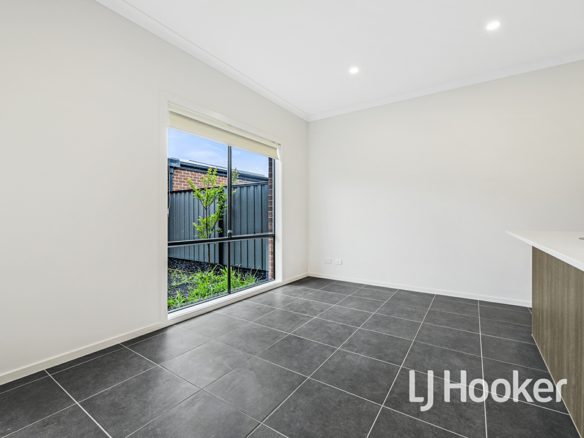 255 Princes Highway, OFFICER