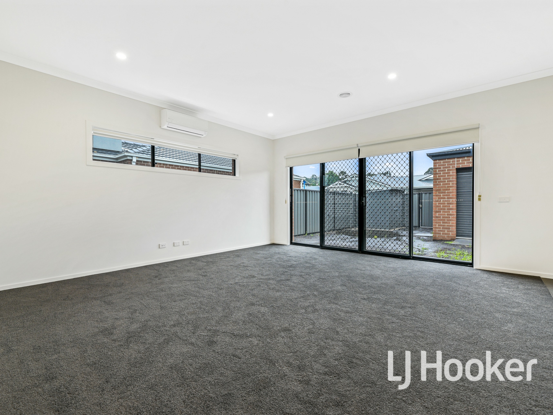 255 Princes Highway, OFFICER