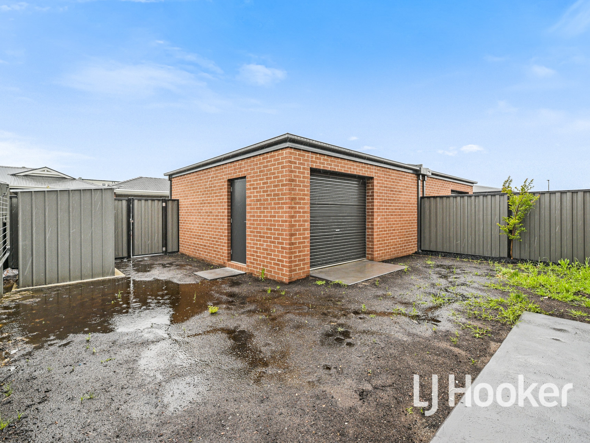 255 Princes Highway, OFFICER
