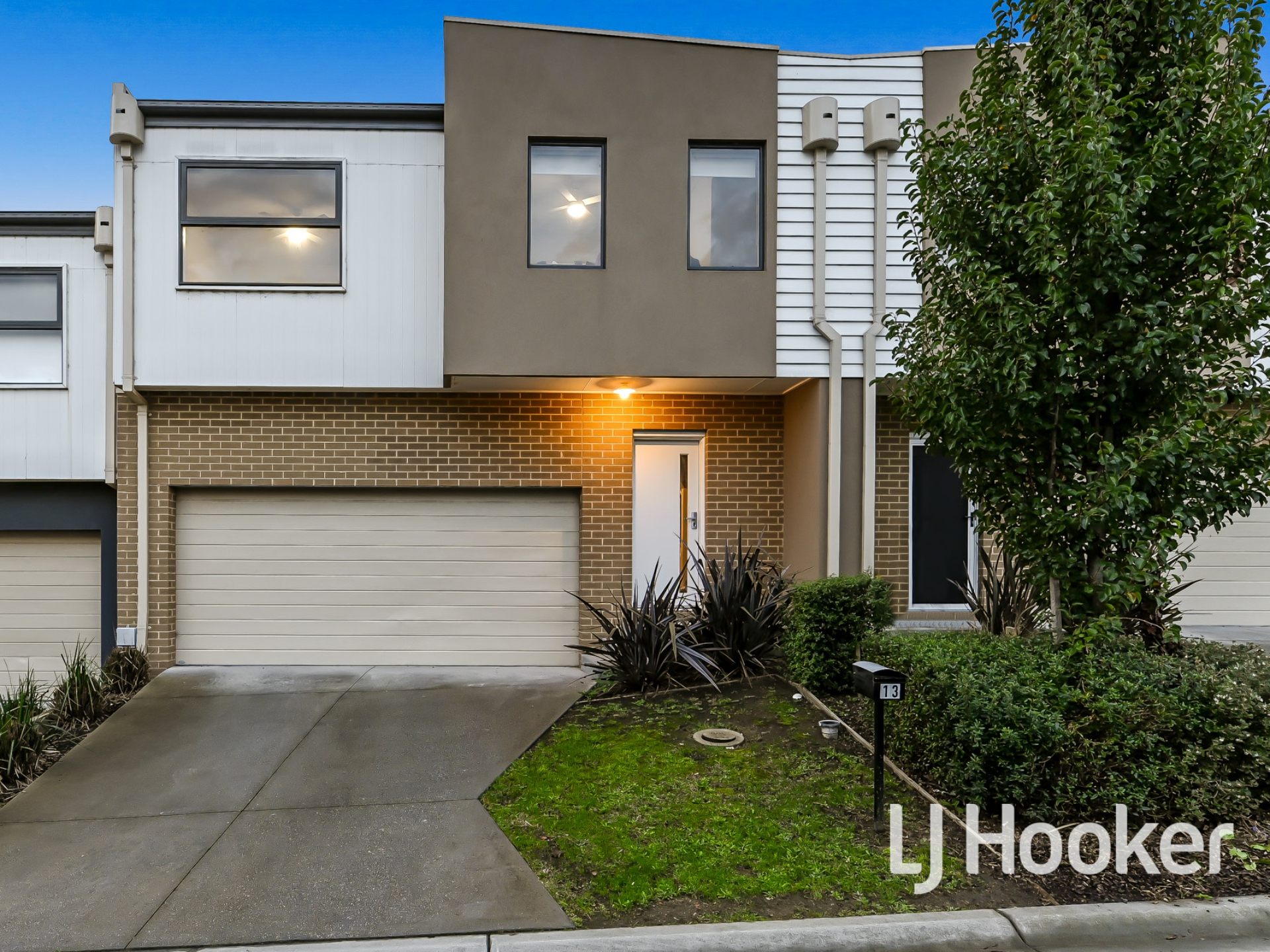 13/23 Atlantic Drive, PAKENHAM