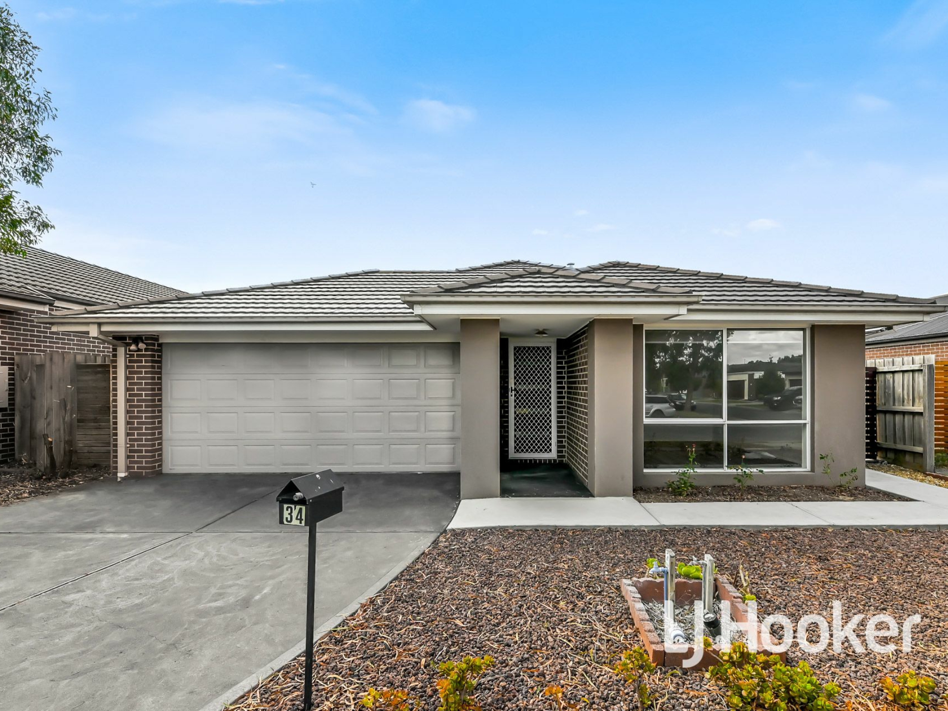 34 Verdant Avenue, OFFICER