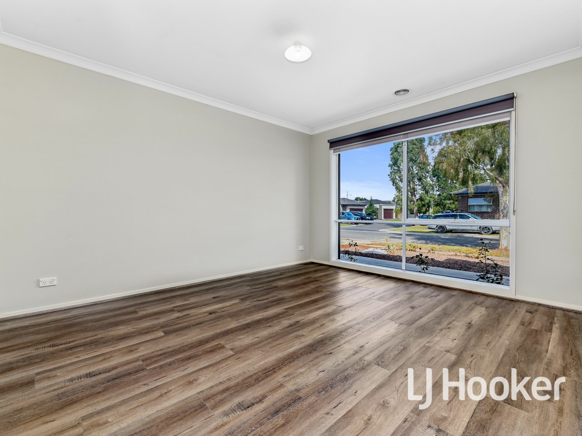 34 Verdant Avenue, OFFICER