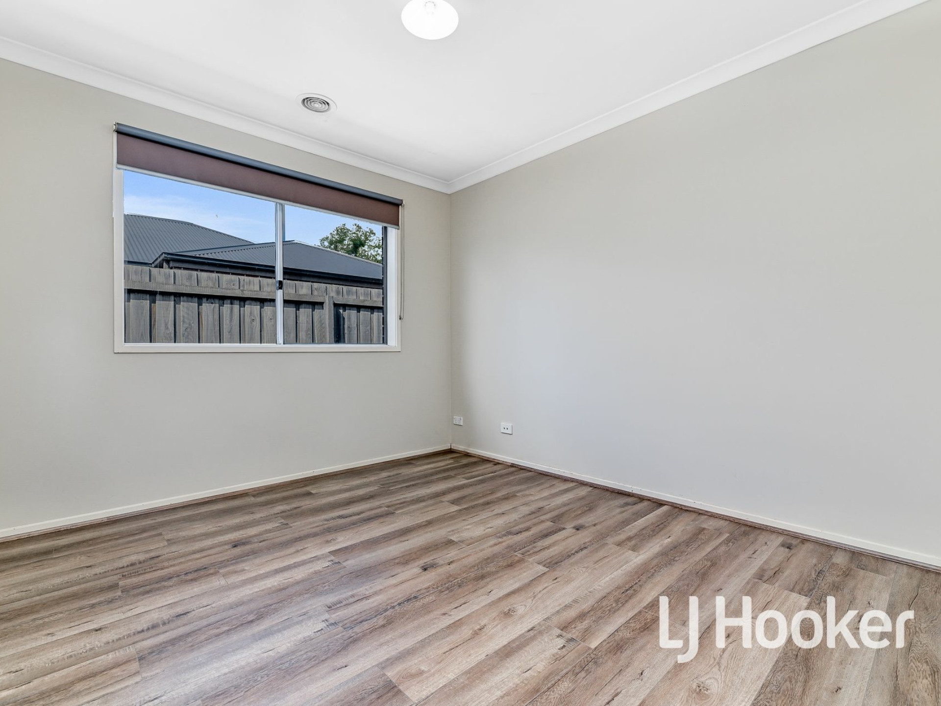 34 Verdant Avenue, OFFICER