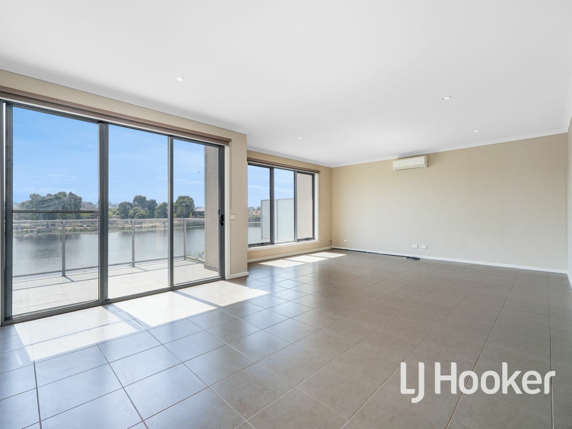 13 Albatross Drive, PAKENHAM