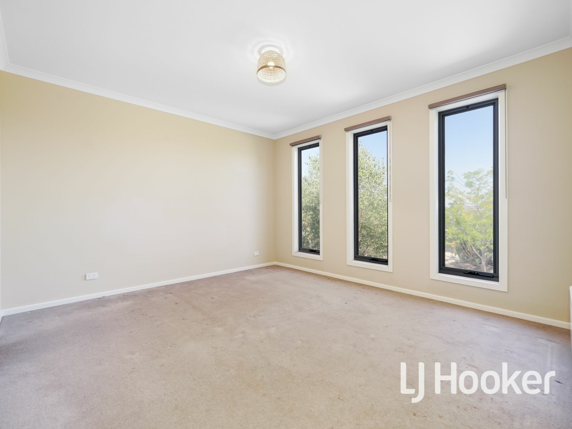 13 Albatross Drive, PAKENHAM
