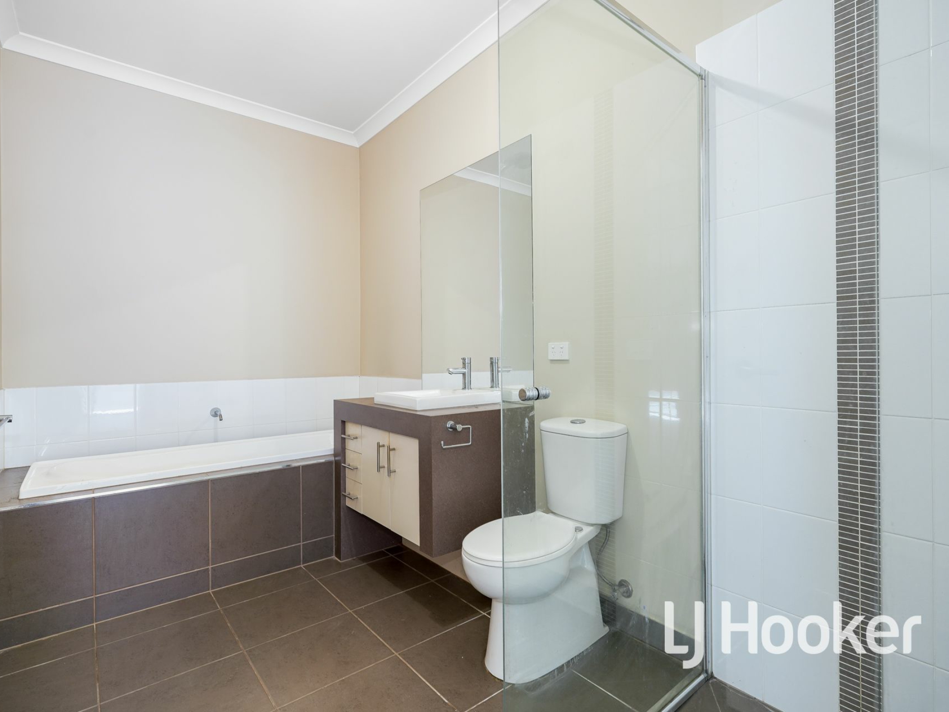 13 Albatross Drive, PAKENHAM