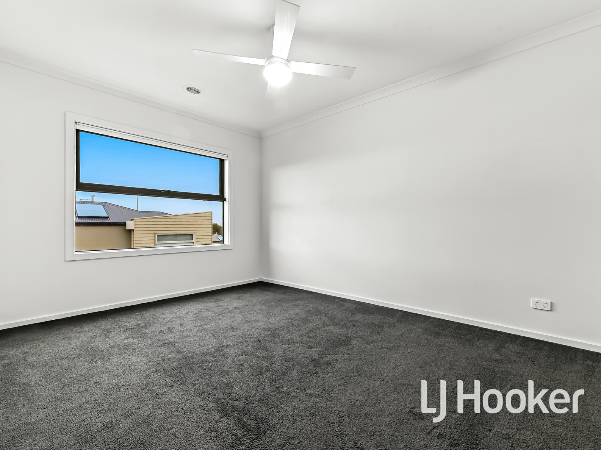 13/23 Atlantic Drive, PAKENHAM
