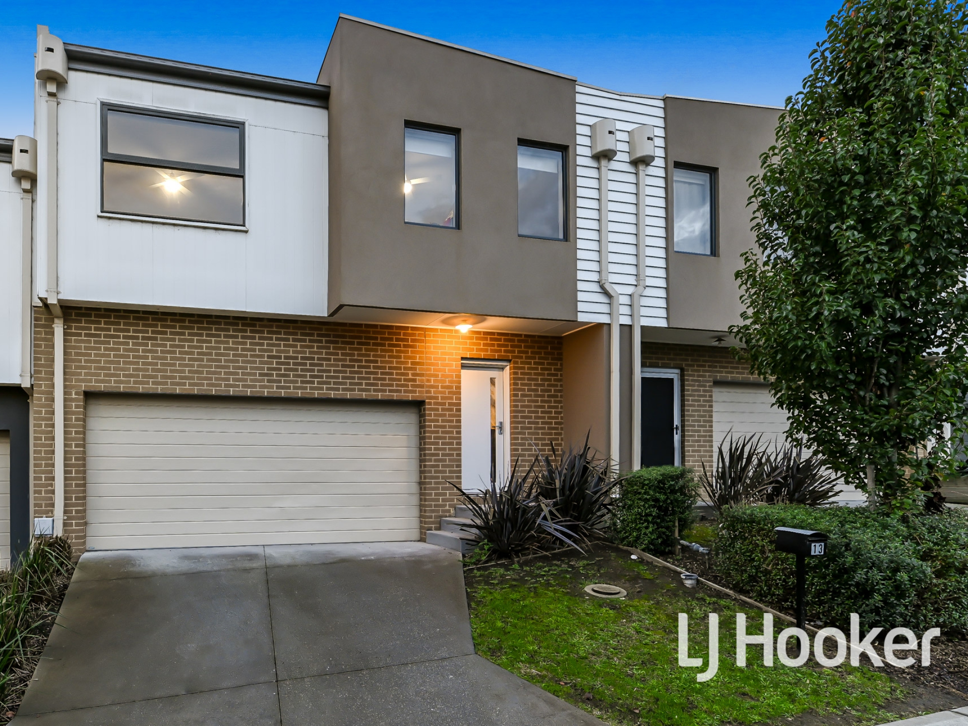 13/23 Atlantic Drive, PAKENHAM
