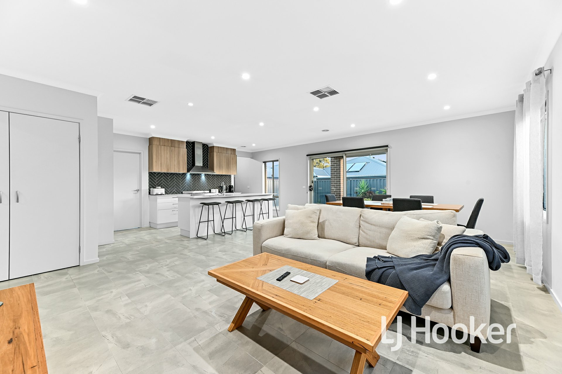 11 Zermatt Loop, PAKENHAM