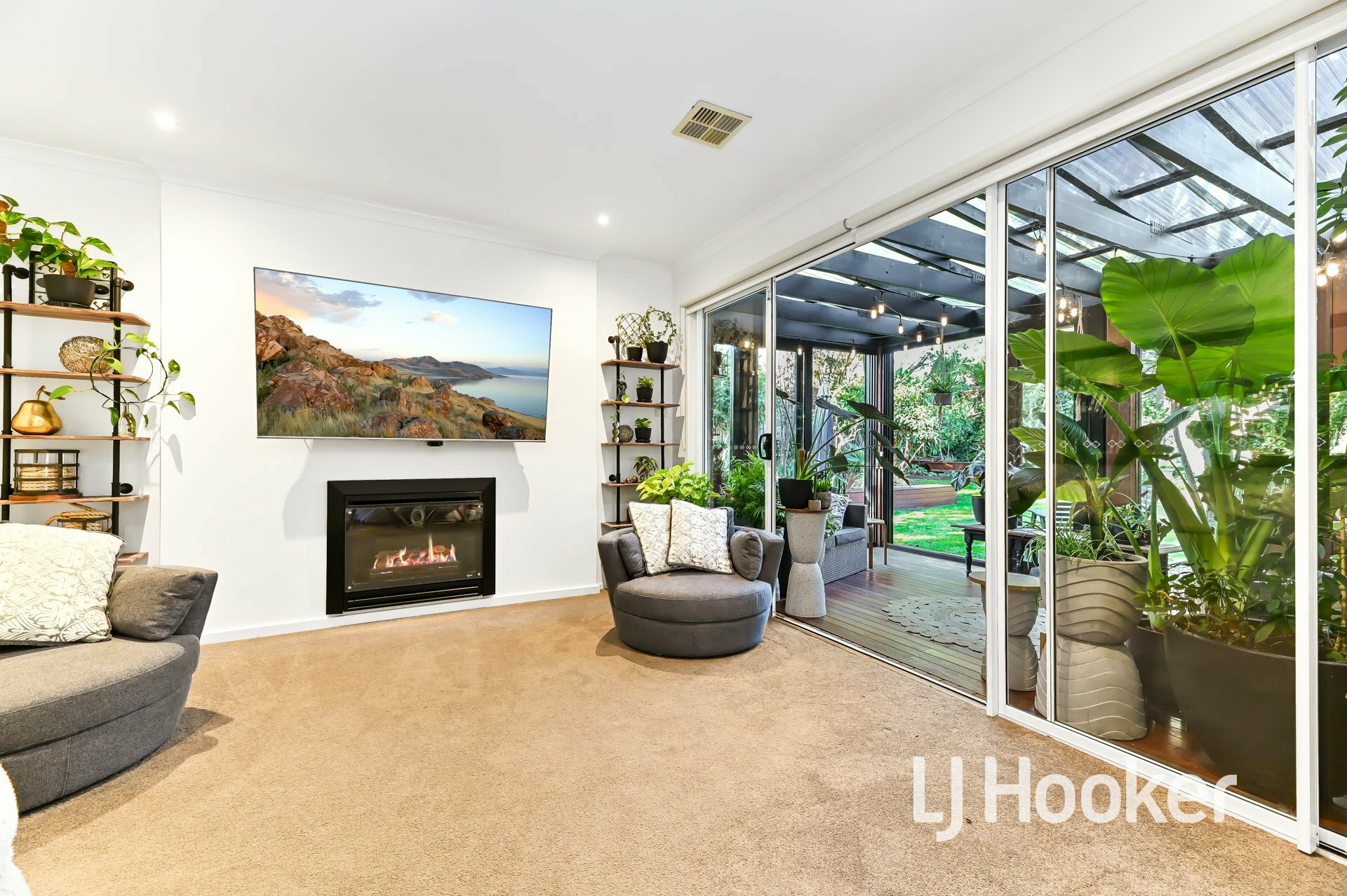14 Fallingwater Drive, PAKENHAM