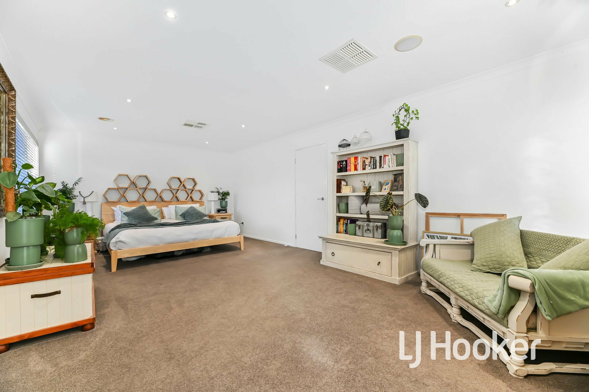14 Fallingwater Drive, PAKENHAM