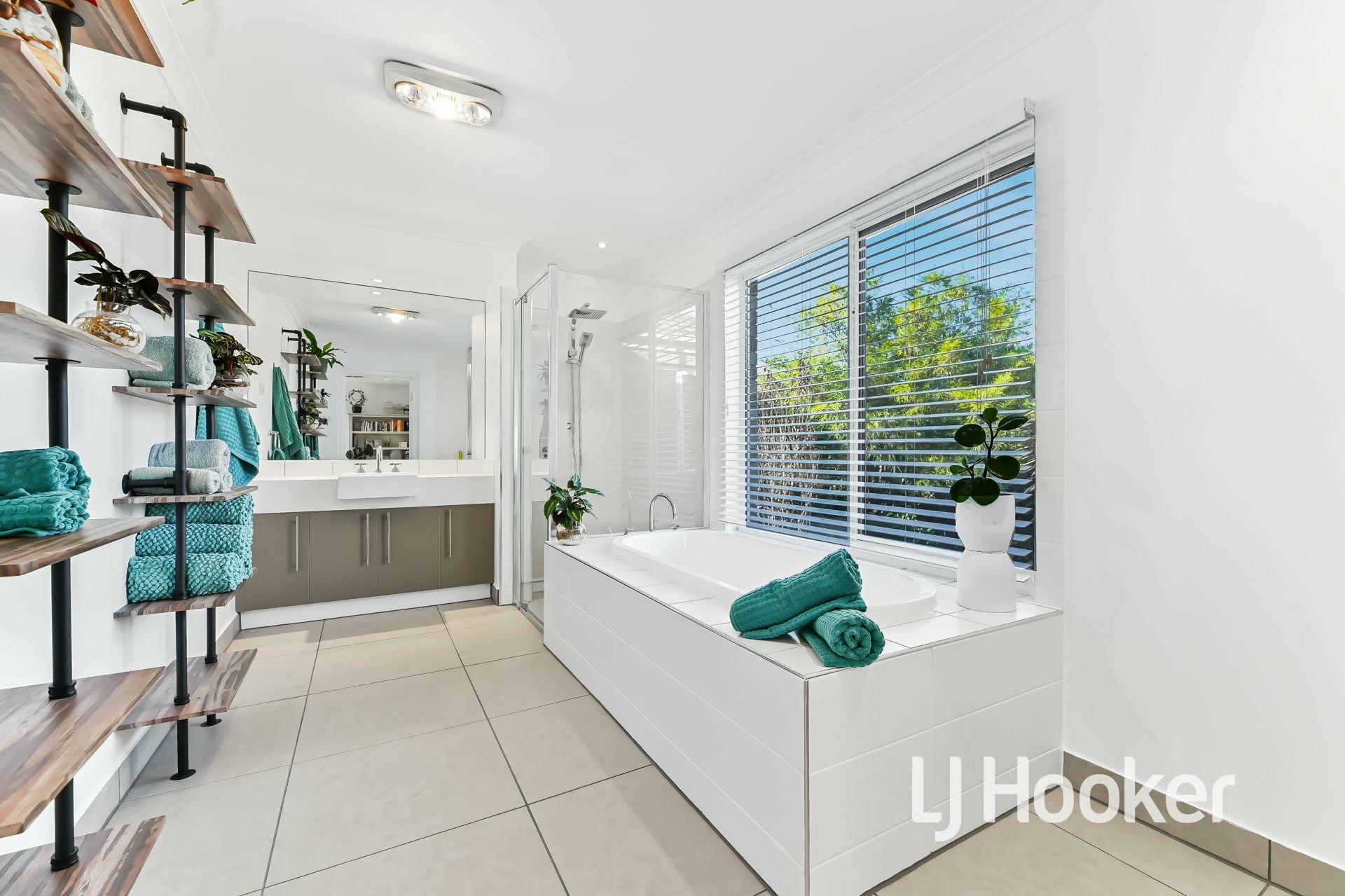 14 Fallingwater Drive, PAKENHAM