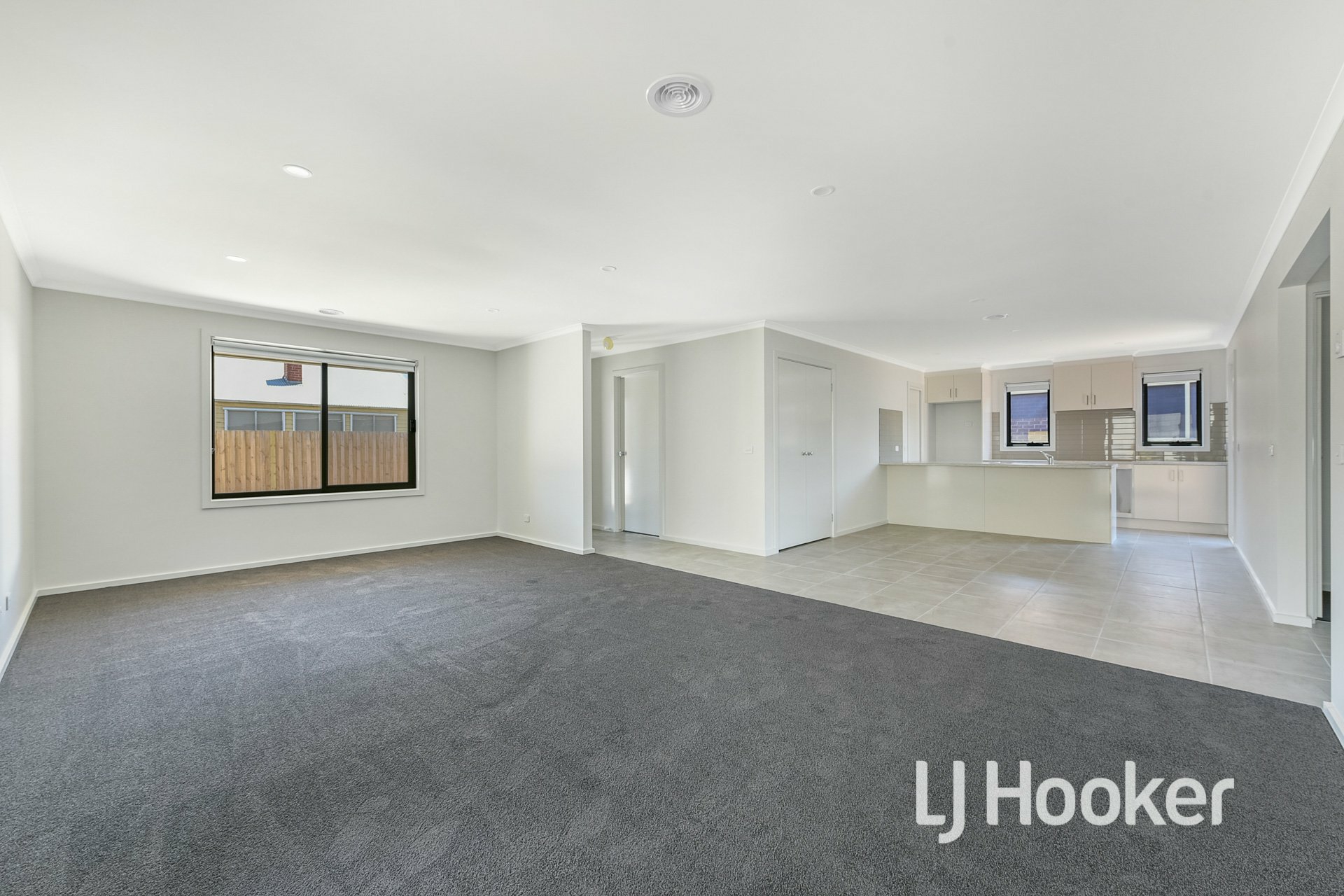 2/376 Rossiter Road, KOO WEE RUP