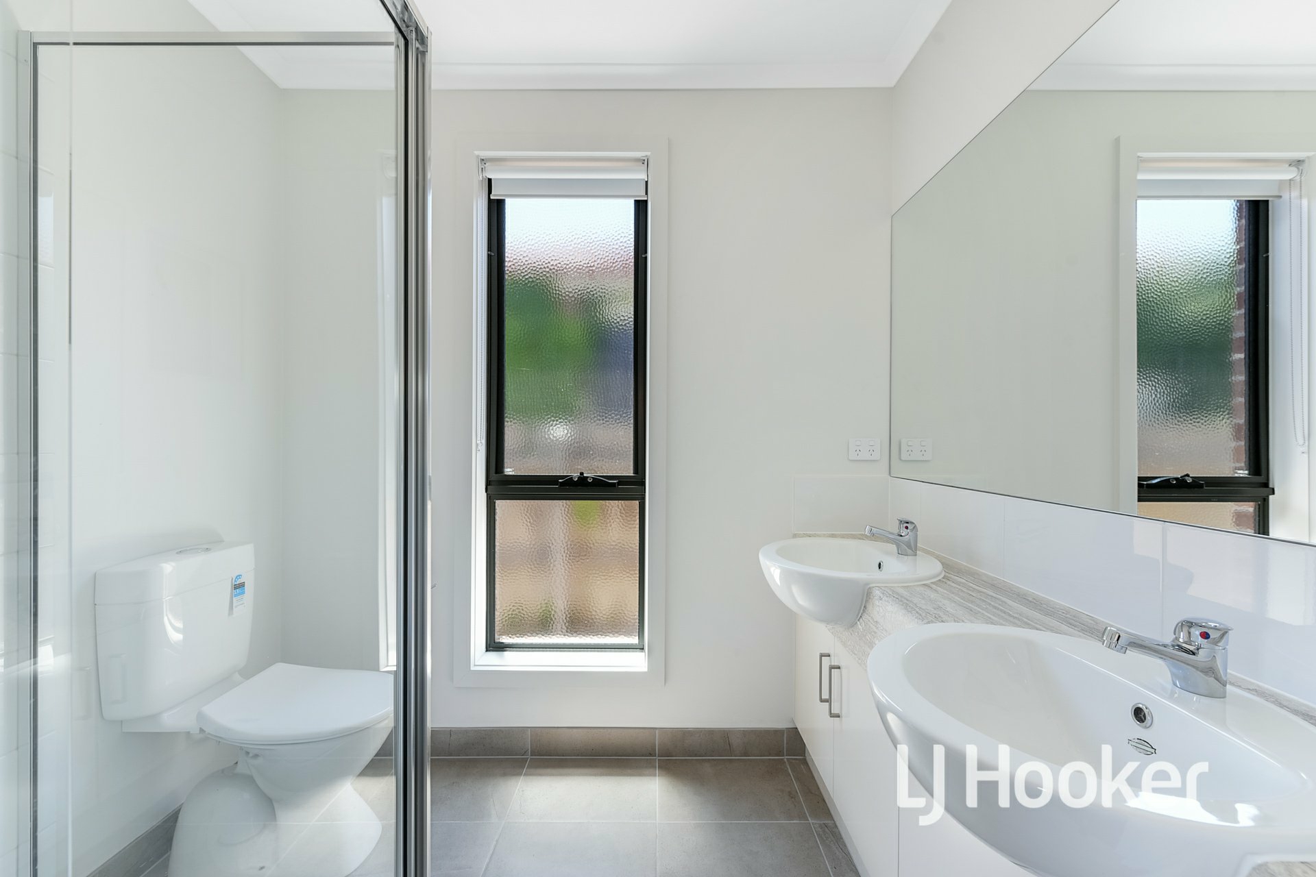 2/376 Rossiter Road, KOO WEE RUP