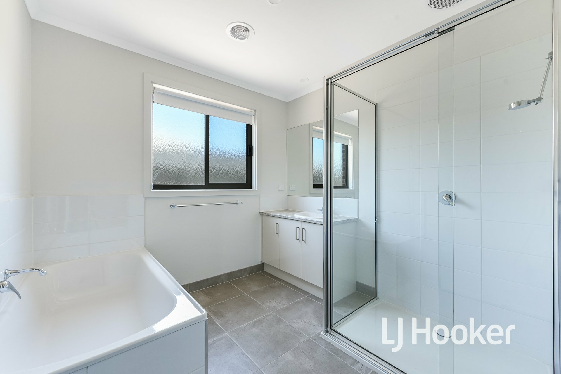 2/376 Rossiter Road, KOO WEE RUP
