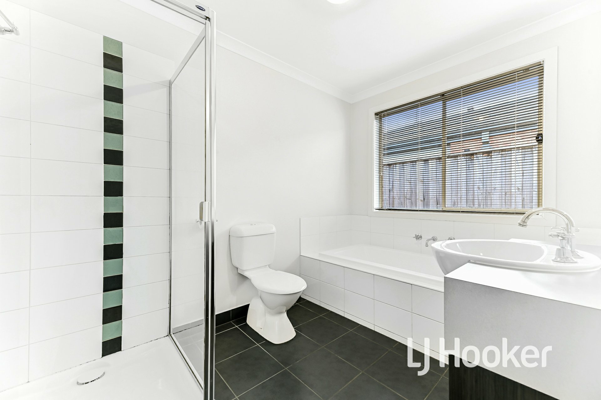 42 Devine Drive, PAKENHAM