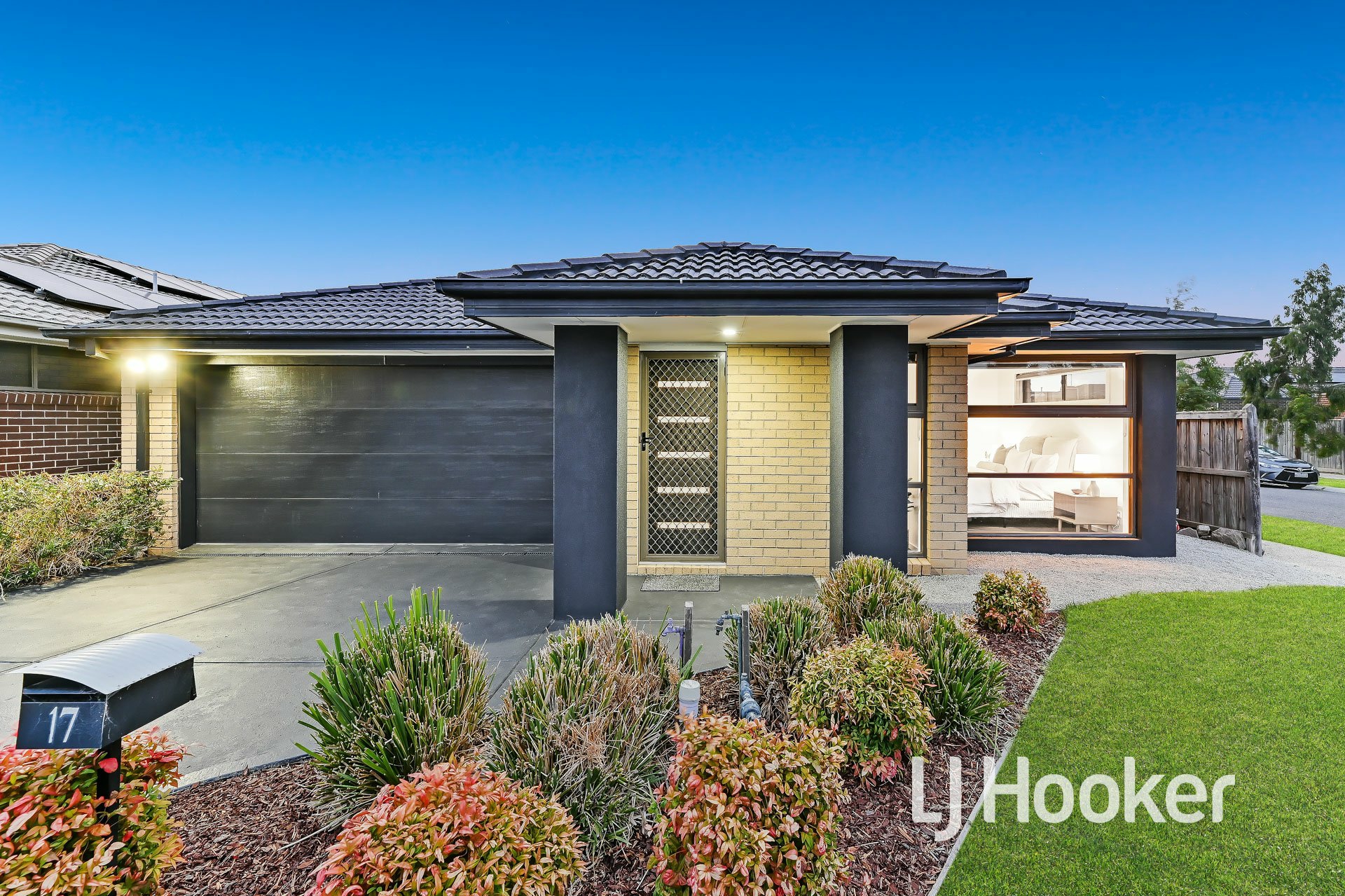 17 Caversham Drive, PAKENHAM