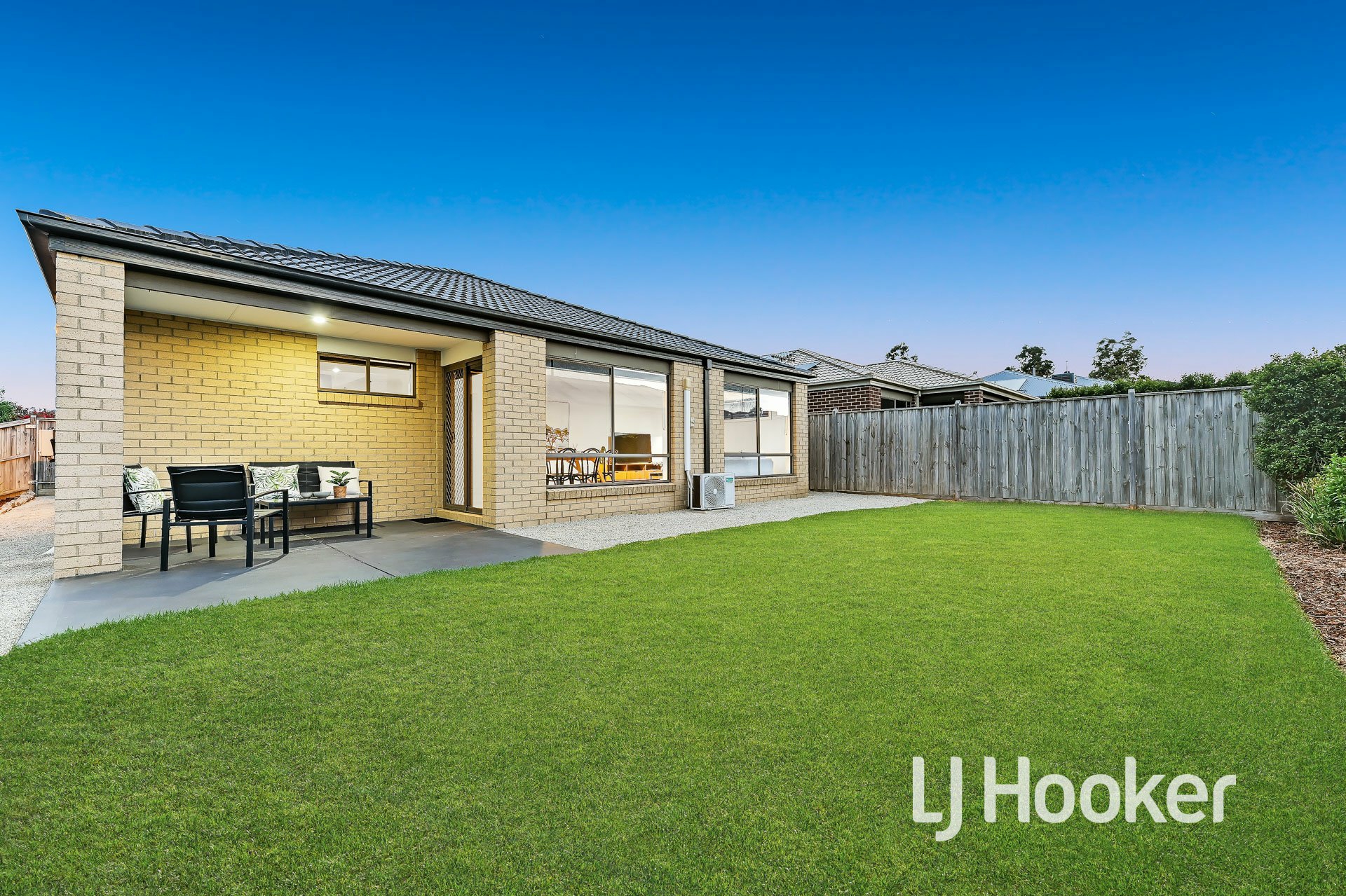17 Caversham Drive, PAKENHAM