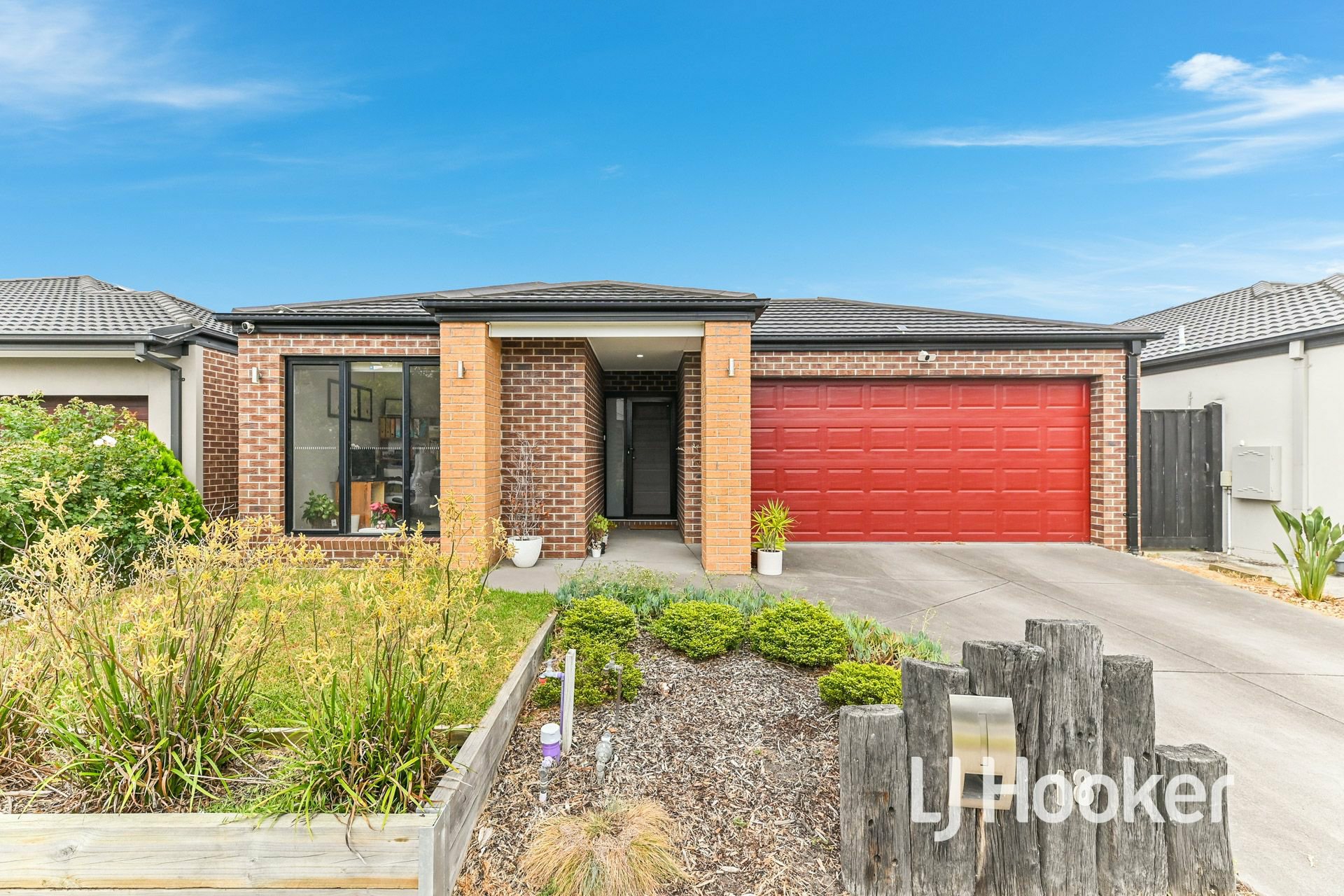18 Austen Avenue, OFFICER