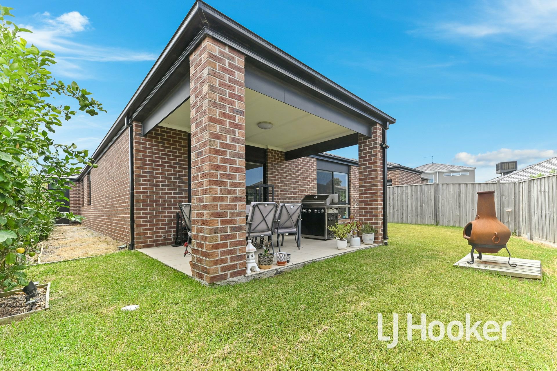 18 Austen Avenue, OFFICER