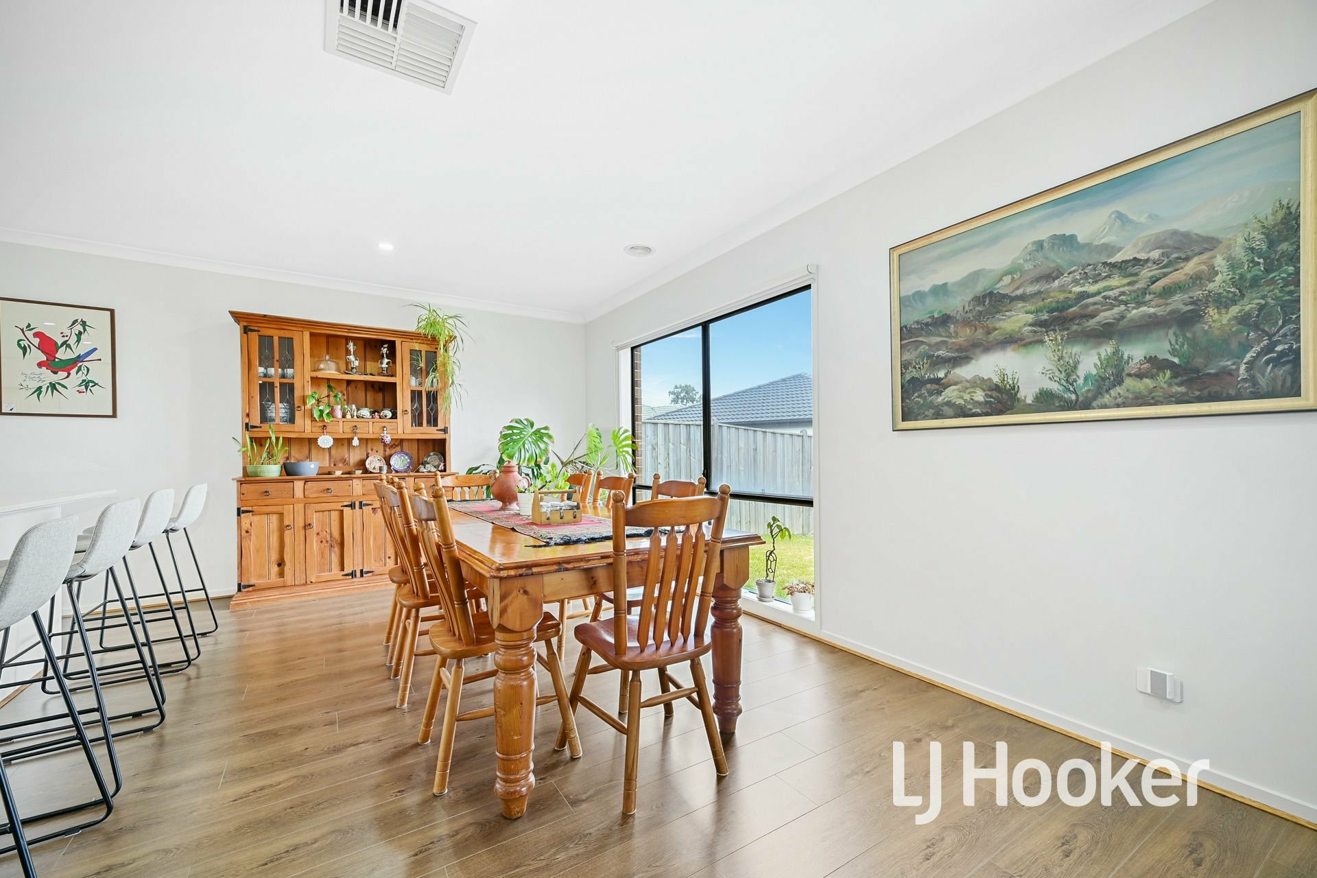 18 Austen Avenue, OFFICER