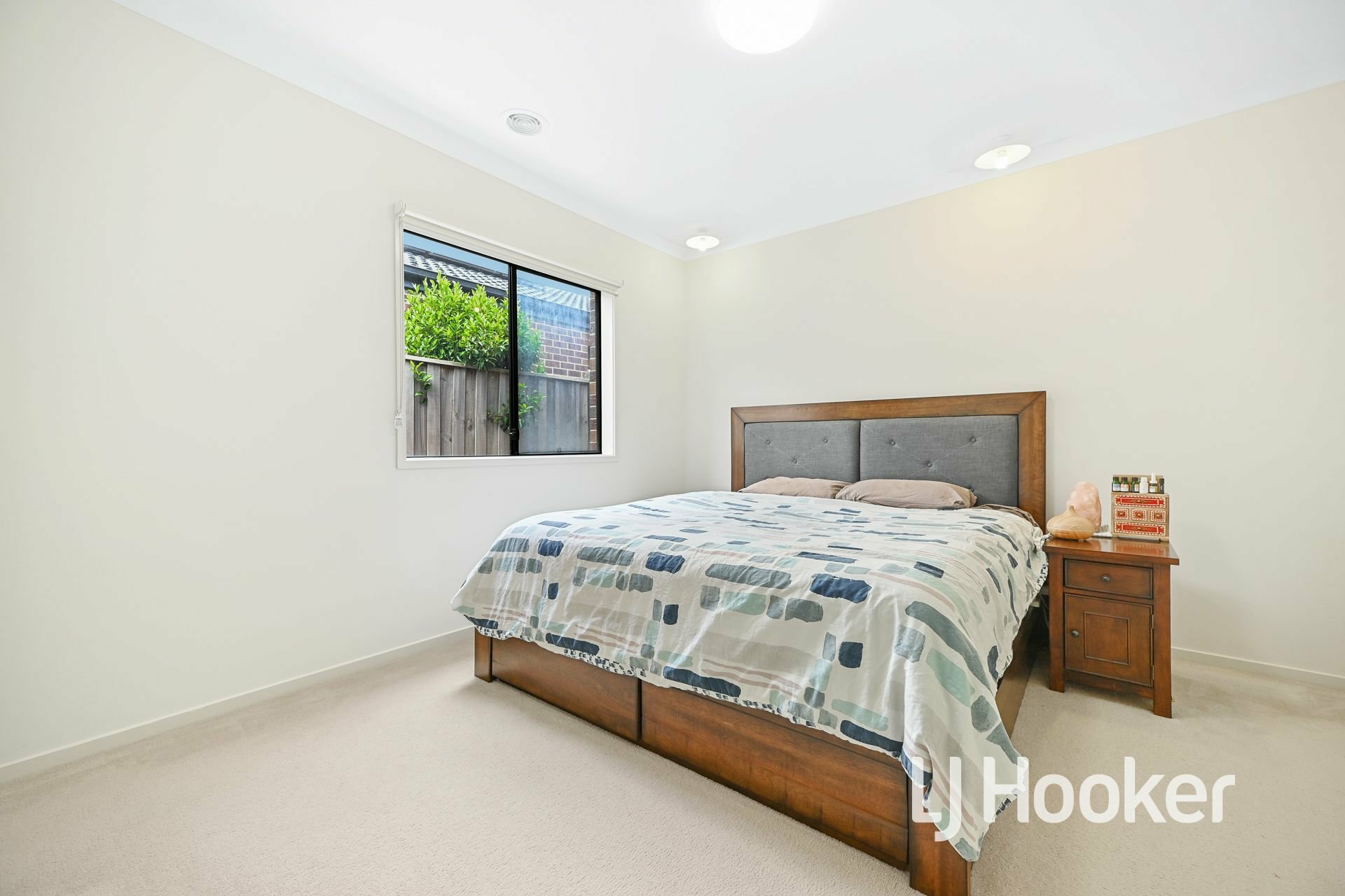 18 Austen Avenue, OFFICER