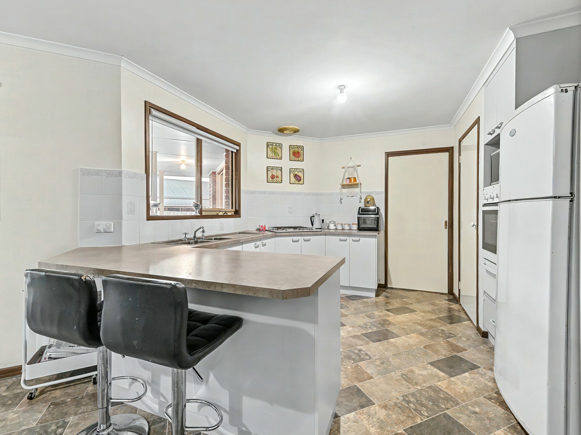 60 Balmoral Way — photo 2 of 14