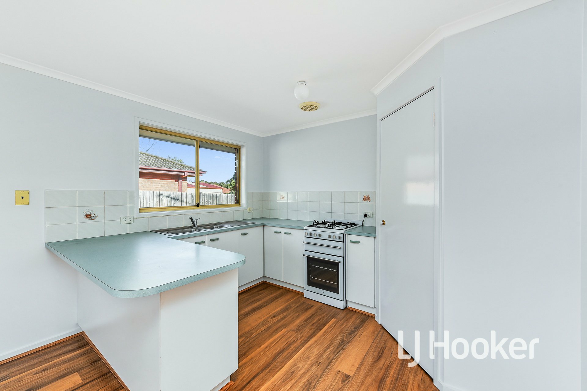 31 Meeking Drive — photo 2 of 8