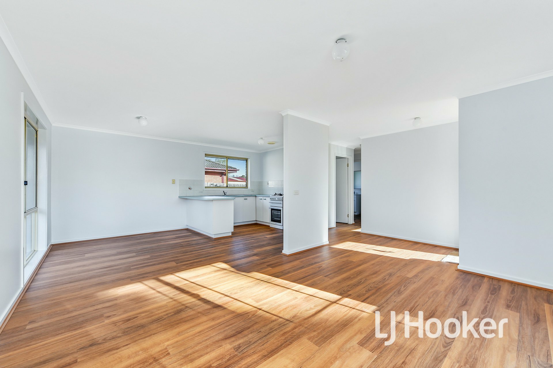 31 Meeking Drive — photo 3 of 8