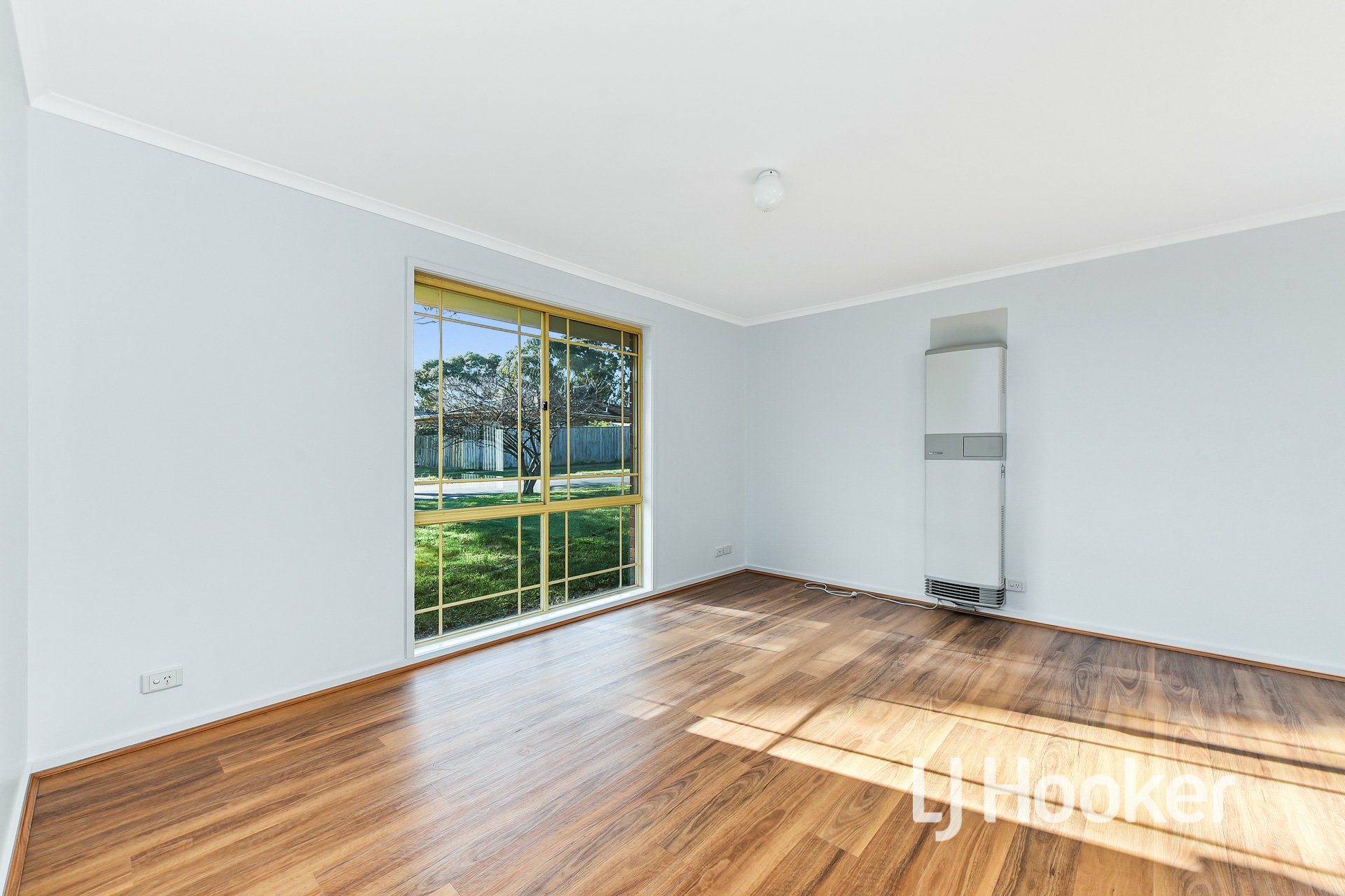 31 Meeking Drive — photo 4 of 8