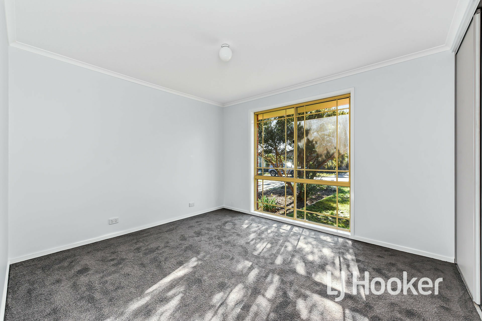 31 Meeking Drive — photo 5 of 8