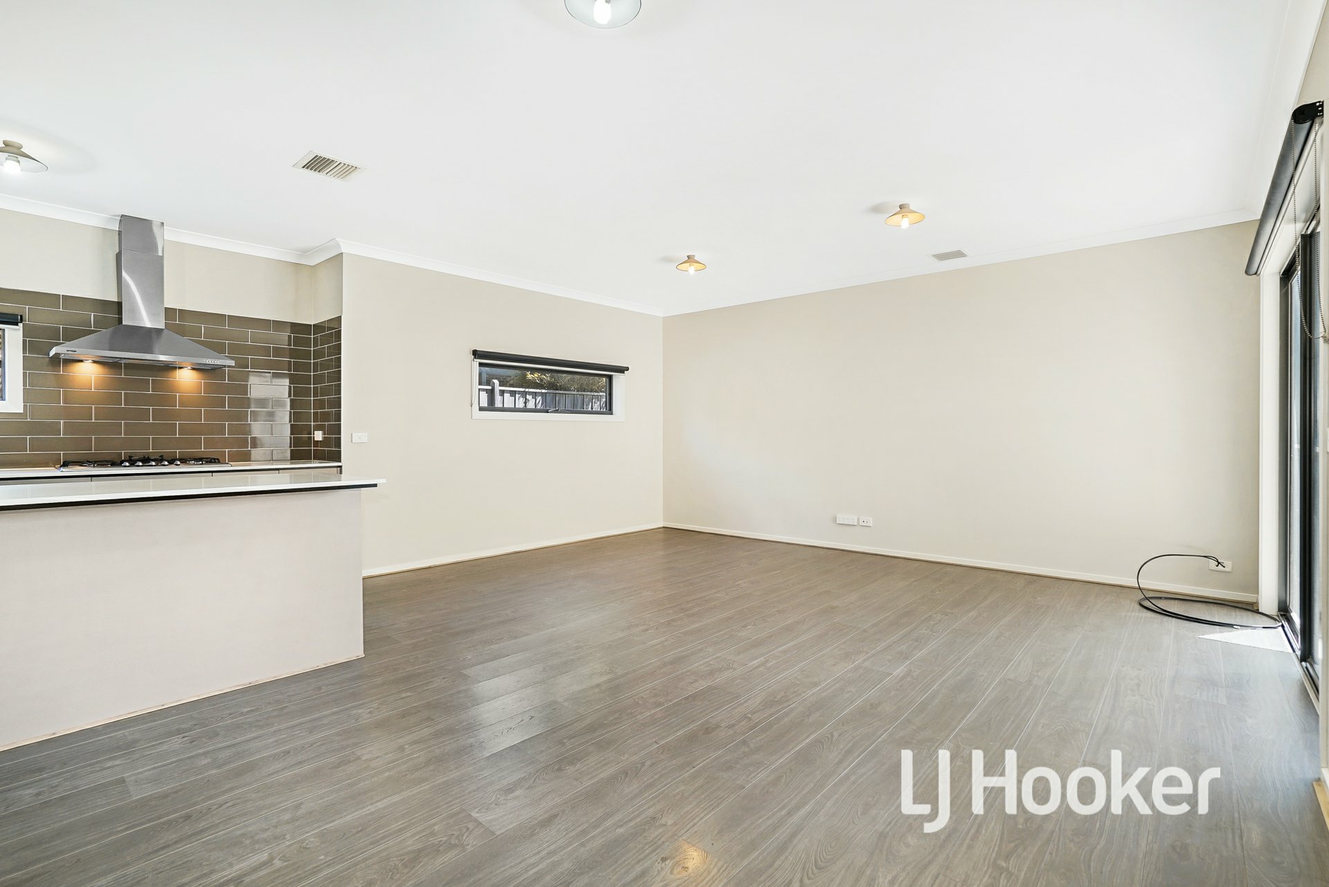 12 Denton Drive — photo 4 of 7