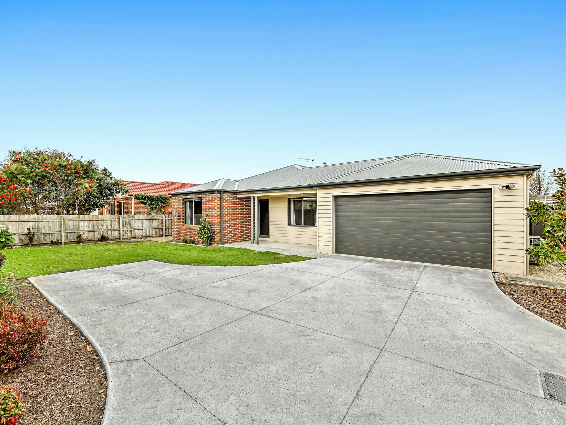 2/376 Rossiter Road — photo from LJ Hooker Pakenham