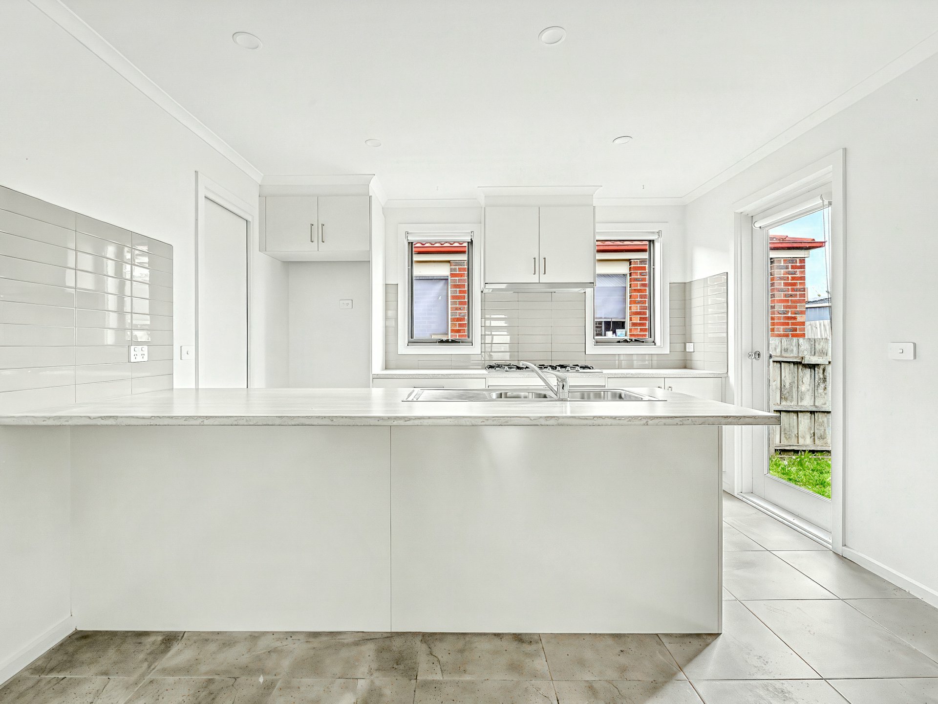 2/376 Rossiter Road — photo 3 of 14