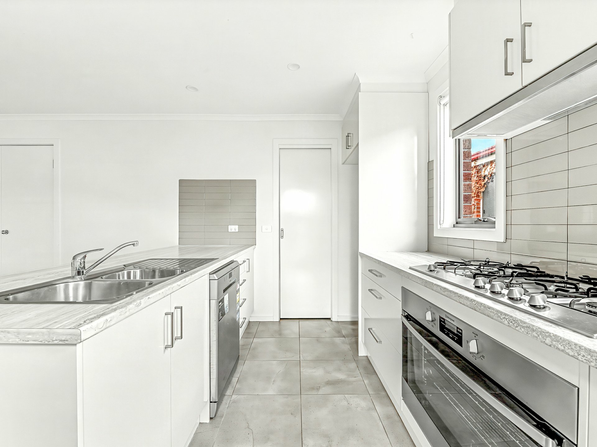 2/376 Rossiter Road — photo 4 of 14