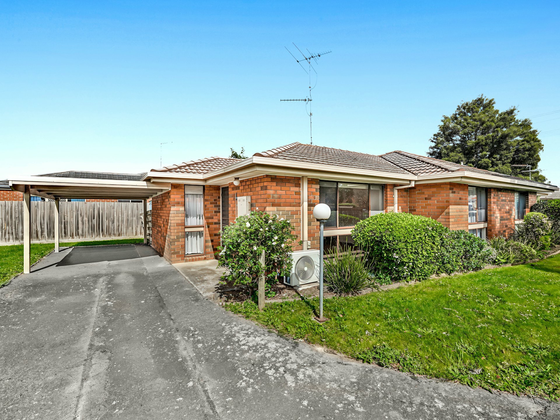 2/7-9 King Street — photo from LJ Hooker Pakenham