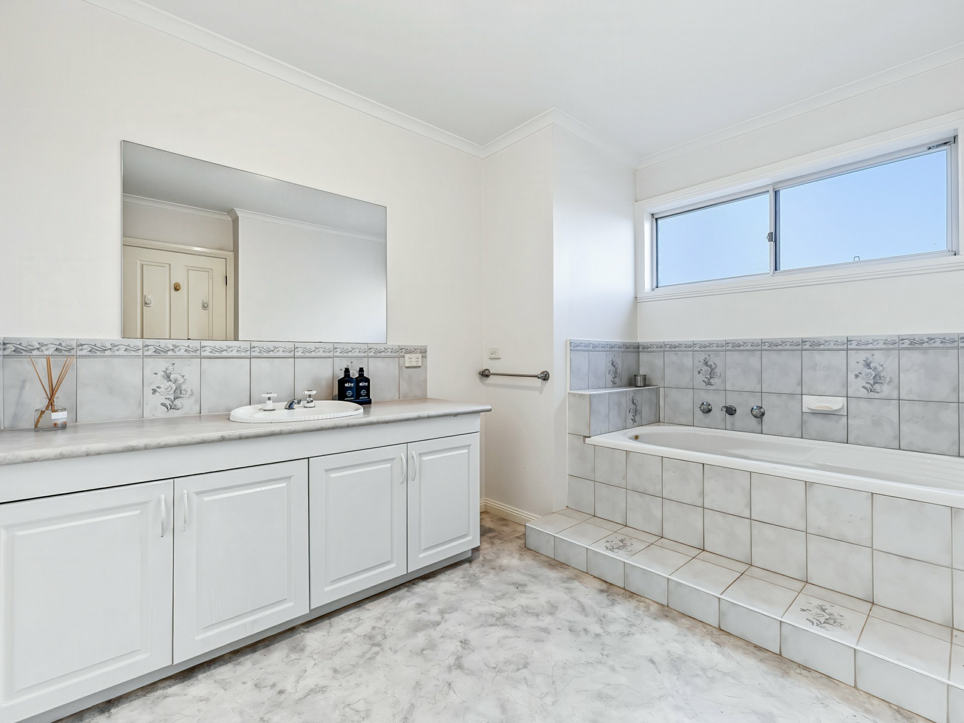 11 Briarwood Close — photo 17 of 25