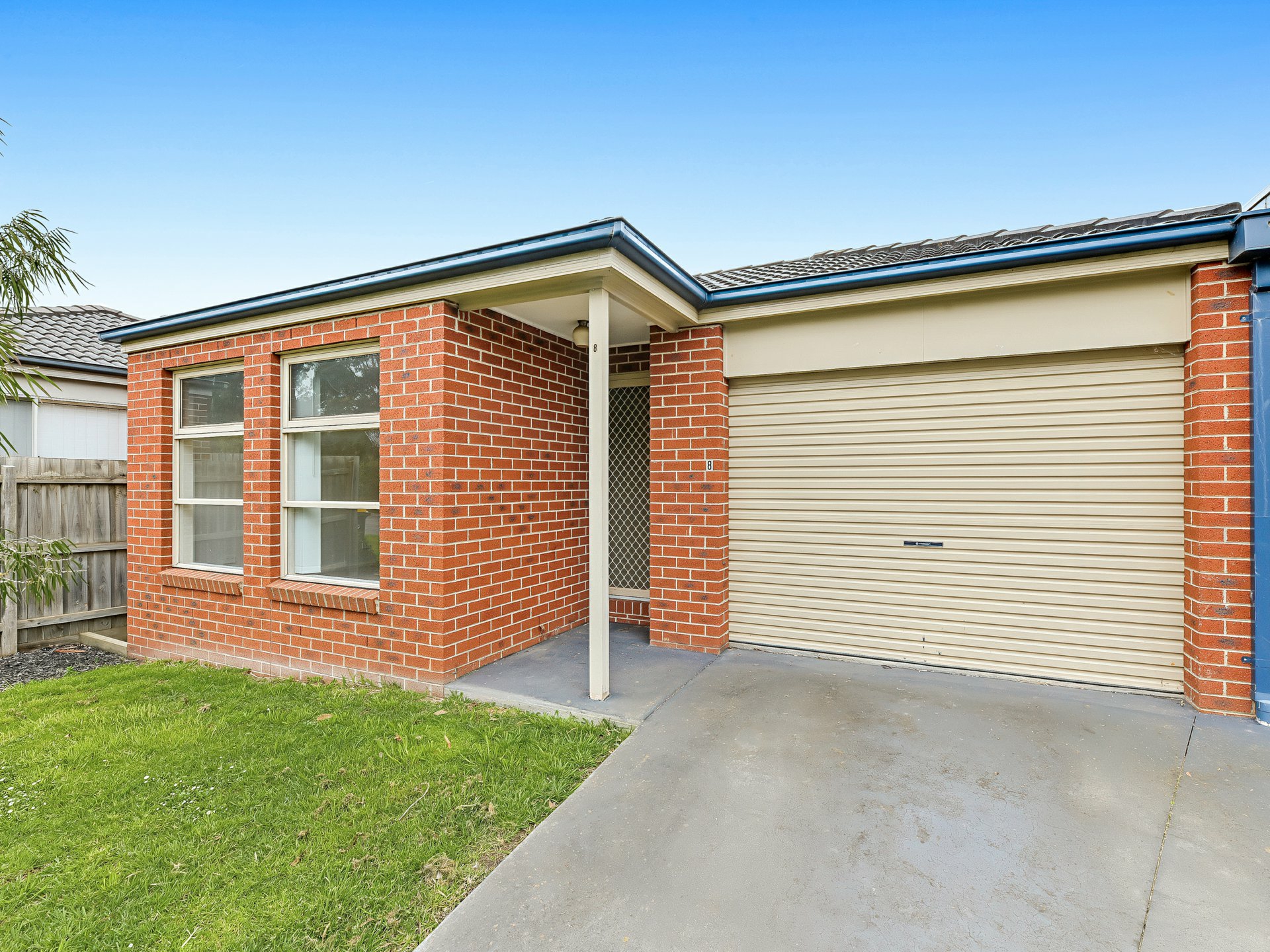 8/9 Shakespeare Court — photo from LJ Hooker Pakenham