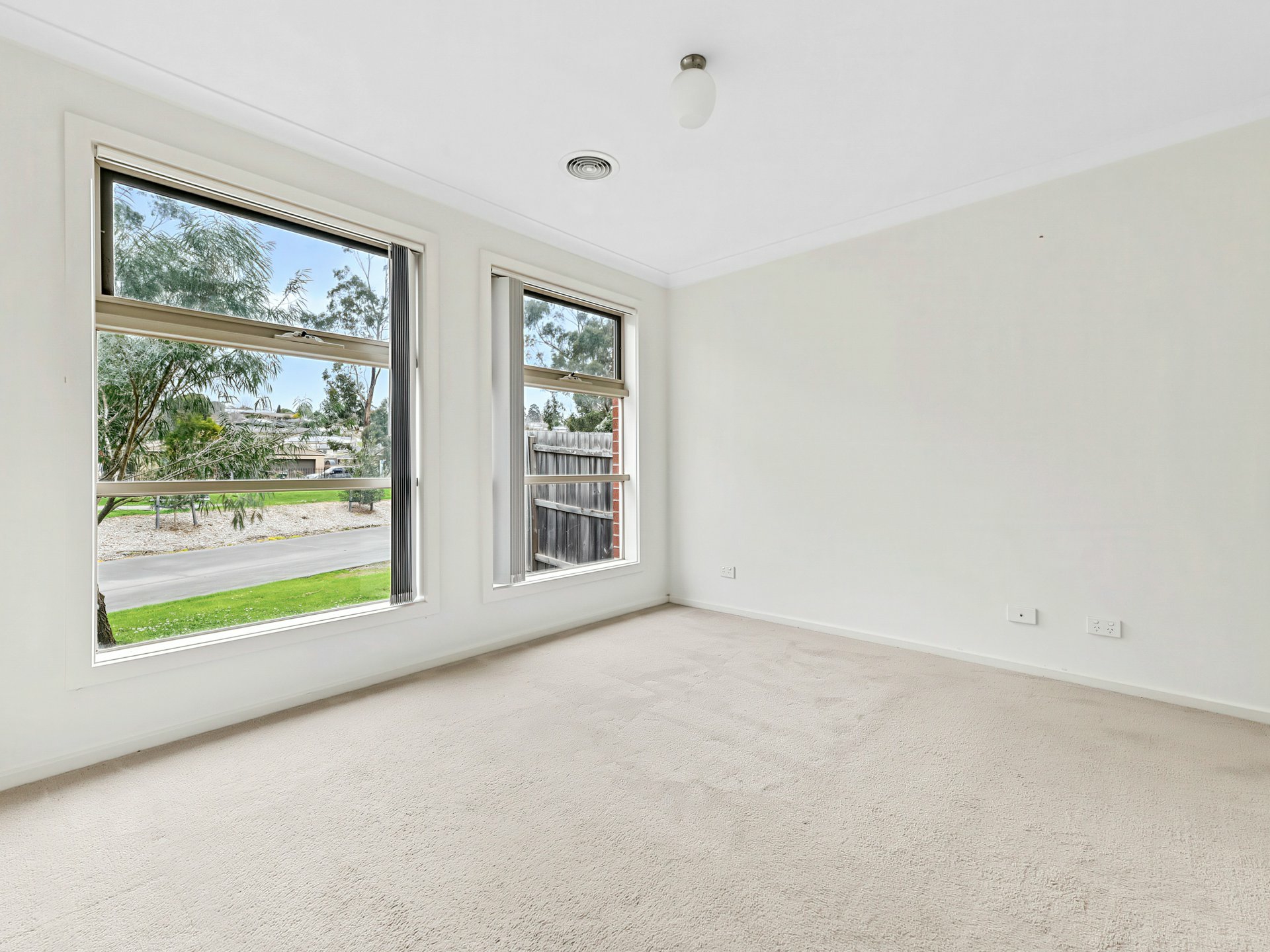 8/9 Shakespeare Court — photo 10 of 13