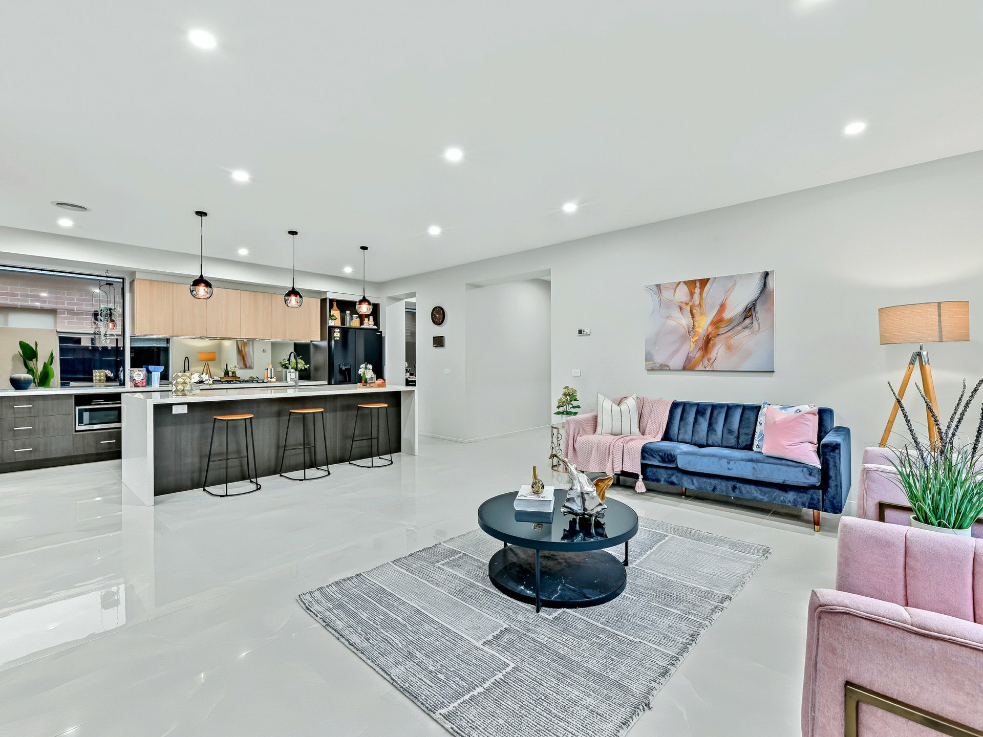 13 Maxwell Street — photo 2 of 28