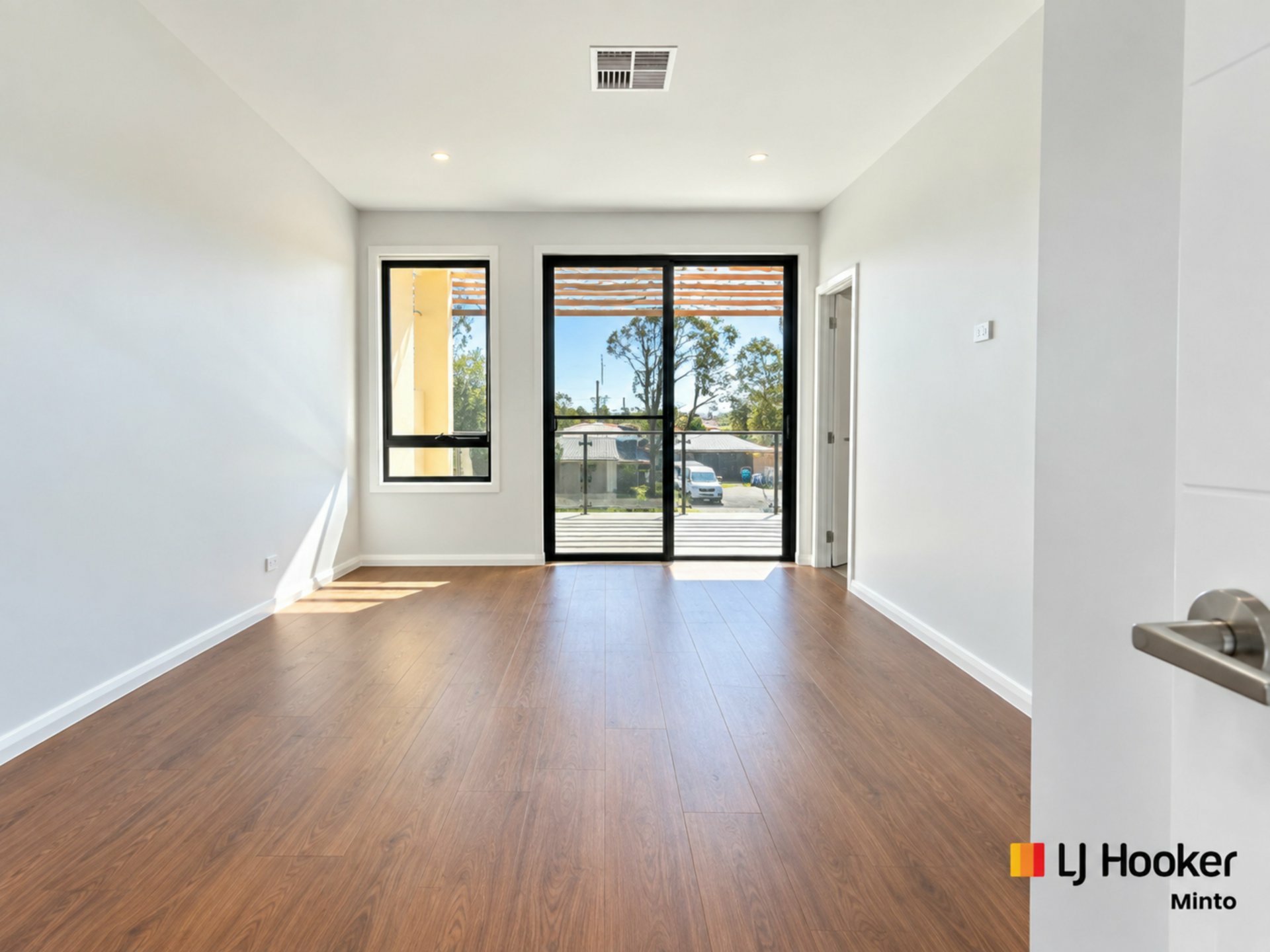 3B Lochee Ave — photo 2 of 21
