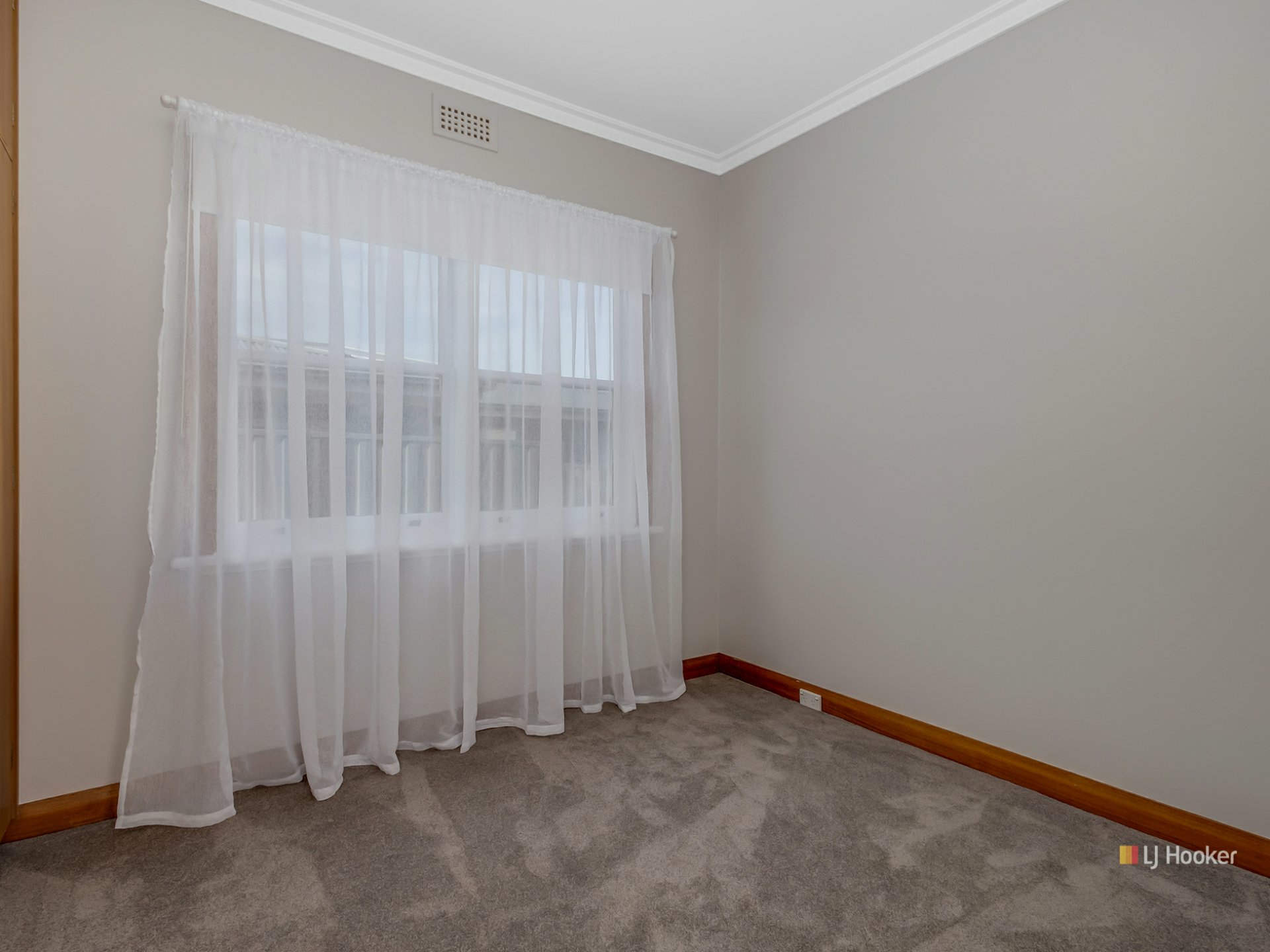11 Murfet Crescent — photo 6 of 9