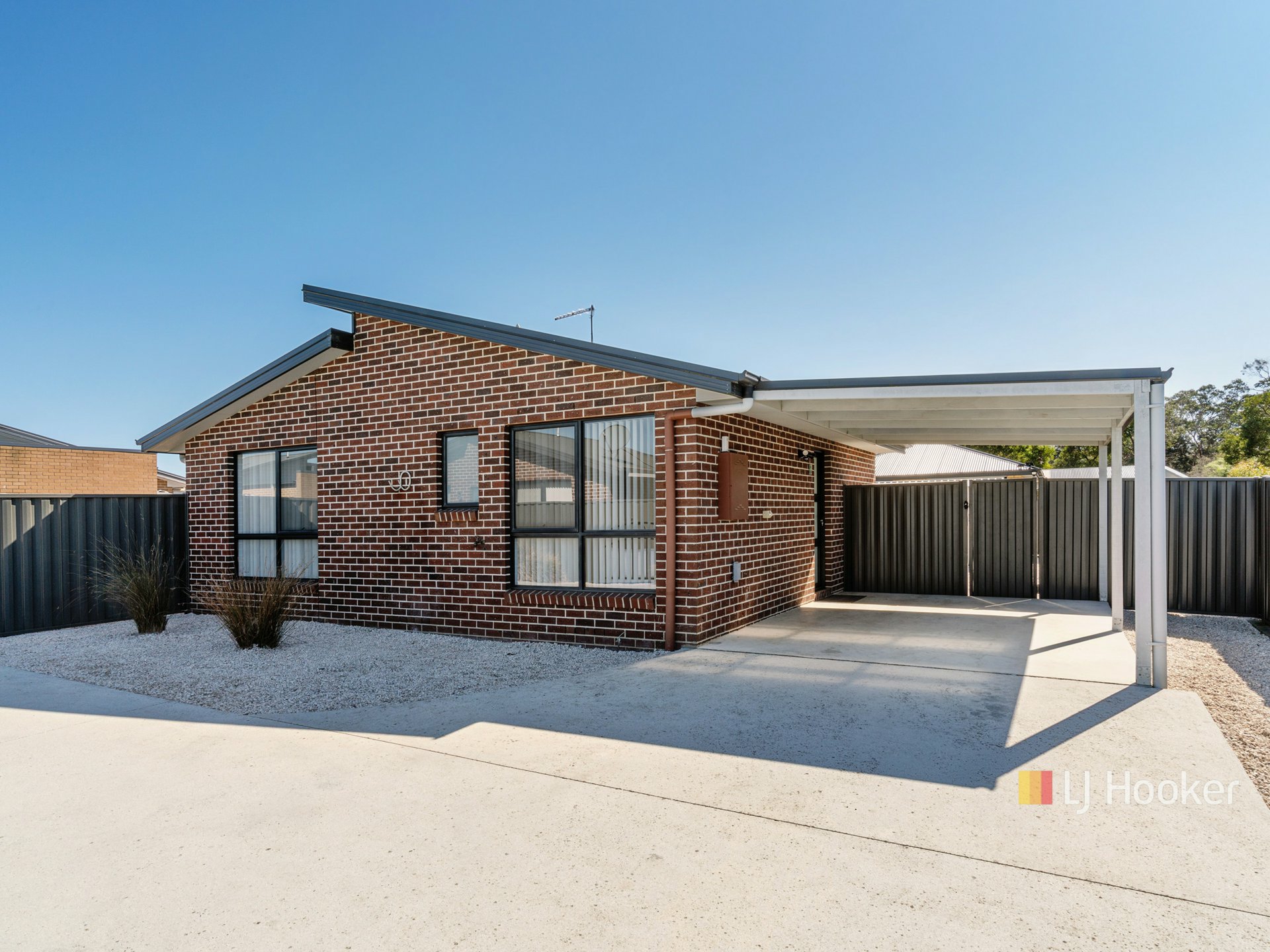 Unit 2/207 Last Street — photo from LJ Hooker Devonport